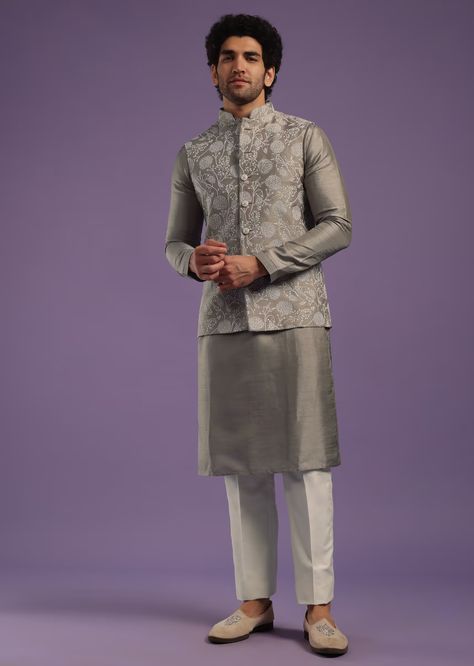 Koti Kurta For Men Wedding, Engagement Looks, Men Poses, Indian Wedding Clothes For Men, Waistcoat Designs, Man Wear, Mehndi Outfits, Weaving For Kids, Men's Wedding Outfit