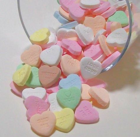 Pastel Kidcore, Soft Kidcore Aesthetic, Soft Kidcore, Heart Shaped Candy, Kidcore Aesthetic, 패턴 배경화면, Rainbow Aesthetic, Candy Hearts, Aesthetic Colors