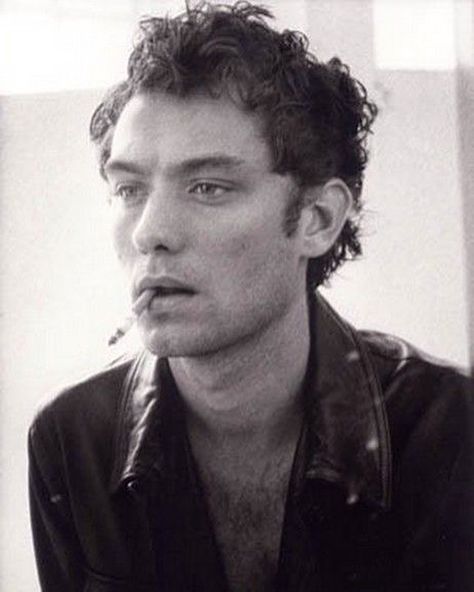 Jude Law Photographed In Late 1990s Murakami Haruki, 90s Men, Hey Jude, Jude Law, Man Crush, Celebrity Crush, Actors & Actresses, Pretty People, Beautiful People