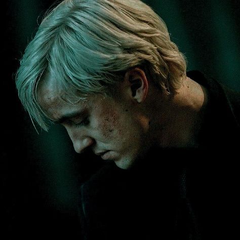 Draco Malfoy Icon, Draco Malfoy Hot, Draco Malfoy Imagines, Draco Malfoy Aesthetic, Harry Potter Icons, Lucius Malfoy, Tom Felton Draco Malfoy, Draco Harry Potter, Harry Potter Draco Malfoy