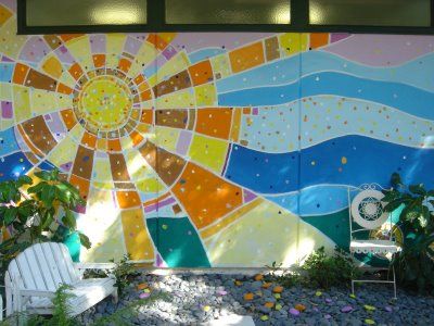 Love this mural. Could definitely incorporate mosaics with it too. Sun Mural, Garden Fence Art, Garden Mural, School Murals, Fence Art, Wall Murals Painted, Murals Street Art, Collaborative Art, Outdoor Wall Art