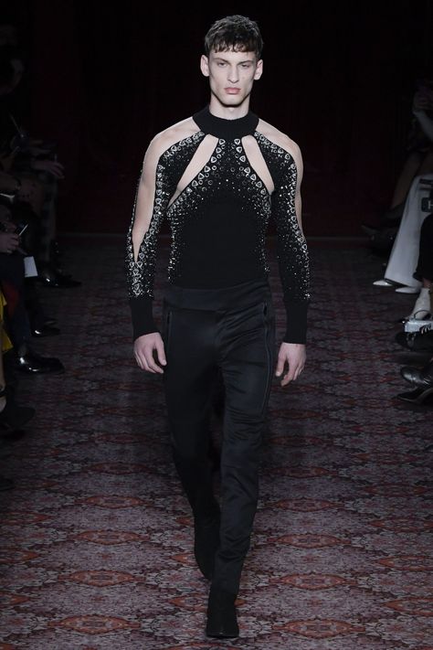 JULIEN MACDONALD FALL/WINTER 2017 COLLECTION Julian Macdonald, Julien Mcdonald, Superhero Oc, Men Stuff, Julien Macdonald, Rave Fashion, Gay Fashion, Designer Suits For Men, Androgynous Fashion