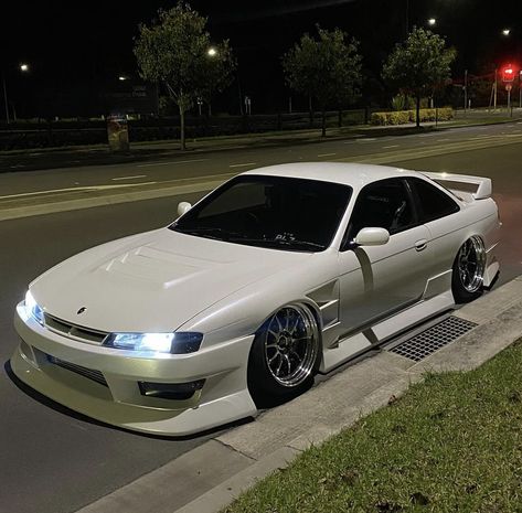 Cars Decorations, Cars Accessories, Slammed Cars, Mobil Drift, Aesthetic Car, Pimped Out Cars, Best Jdm Cars, Car Aesthetic, Nissan Silvia