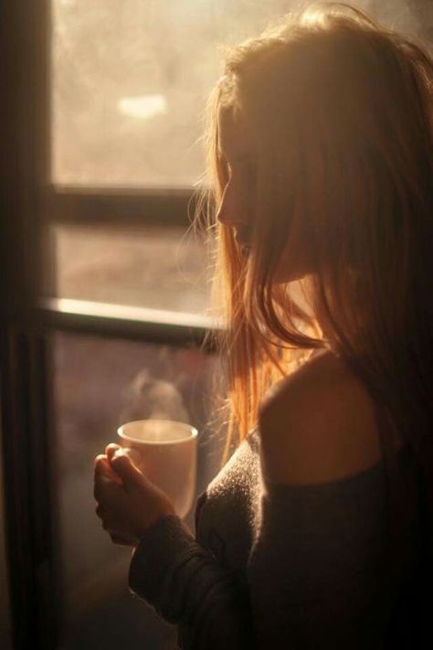 Morning Coffee Photography, Shotting Photo, Photographie Portrait Inspiration, Coffee Photos, Coffee Girl, Looking Out The Window, Coffee Photography, Portrait Photography Poses, Photography Poses Women