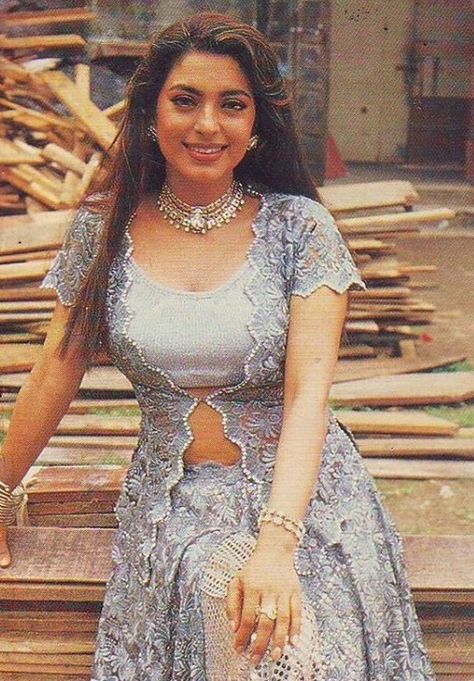 Beautiful Juhi Chawla Juhi Chawla 90s, Retro Bollywood Fashion, 90s Bollywood Actress, 90s Bollywood Fashion, Desi Dress, Retro Fashion Outfits, Juhi Chawla, Hits Different, Desi Fashion Casual