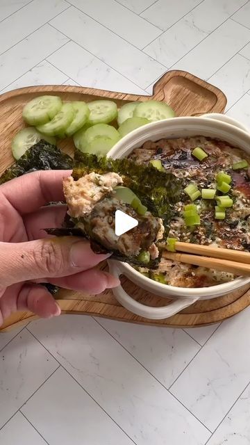 Mel Lazaro | Easy High Protein Meals on Instagram: "LOW CARB TUNA SUSHI BAKE (recipe + macros) ⬇️  Single served sushi bake is the way to go! I have been loving reading your comments. If you find this helpful, please share it with friend. Stay tuned for more delicious high protein meal inspirations   🎥 (2 servings) For the base: •1 frozen cauliflower veg medley  •creole seasoning  For the tuna: •2 cans of tuna, drained •1/4 cup kewpie mayo •2 tbsp red onion •lemon pepper seasoning   Toppings: •mayo •Japanese hot&spicy BBQ SAUCE •Furikake seasoning   Serve with: •cucumber •2 packs nori sheets  NEED more healthy high-protein recipes? FOLLOW @melshealthybowl for more protein meal ideas!  Macros for 1 serving (439 calories, 35g protein, 10g carbs, 28g fat)  Canned Tuna | Sushi Bake | Easy Rec Canned Tuna Sushi Bake, Tuna Sushi Bake Recipe, Sushi With Canned Tuna, Canned Tuna Sushi, Tuna Sushi Bake, Veg Medley, Spicy Tuna Sushi Bake Recipe, Spicy Tuna Cucumber Boats, Protein Meal Ideas