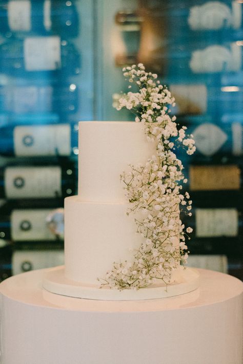 Wedding Cake Ideas, Dream Wedding Cake, White Wedding Theme, Classic Wedding Cake, Simple Wedding Cake, Engagement Cakes, Modern Wedding Cake, Cool Wedding Cakes, Wedding Cakes With Flowers