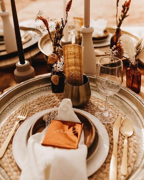 Ready for a special dinner? #kamkamdunes #sahara Desert Dinner Table, Dinner Setup, Wedding Tablescape, Gala Dinner, Gold Embellishment, Special Dinner, Desert Wedding, Wedding Tablescapes, Hand Crafted Furniture