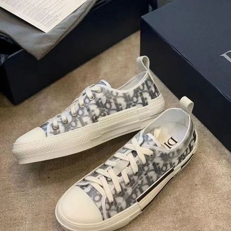 B23 Low-Top Sneaker White and Black Dior Oblique Canvas Dr Shoes, Dior Oblique, Gucci Watch, White And Beige, Set Apart, Versace Watch, Watch Brands, Sneakers White, Birmingham