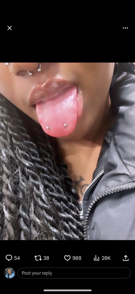 Frog Piercing Tongue, Snake Eyes And Frog Eyes Piercing, Baddie Percinings, Frog Eye Tongue Piercing, Snake Tounge Pericings, Tounge Piercing Black Women, Frog Bites Piercing, Piercings To Get, Frog Eyes Piercing Tongue