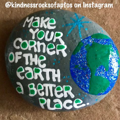 Earth Rock Painting, Happy Stones, Holiday Painting, Painting Rocks, Happy Earth, Kindness Rocks, Paint Rock, Jewelry Metal, Pebble Painting