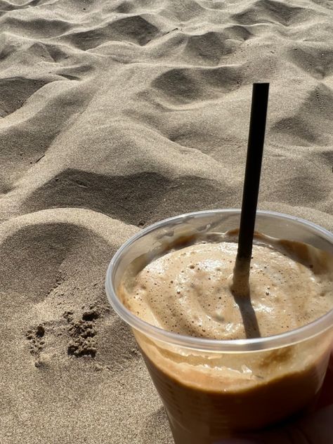 Coffee On The Beach, Beach Relaxation, Magical Images, Healthy Food Inspiration, Ice Coffee, Coffee Aesthetic, Beach Aesthetic, Spring Break, Iced Coffee