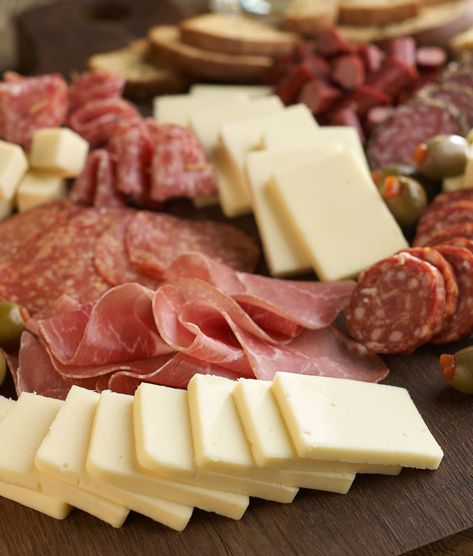 Meat And Cheese Platter, Meat Cheese Platters, German Breakfast, Easy Breakfast Options, Cheese Course, Meat Platter, Protein Intake, Cheese Platter, Charcuterie Recipes