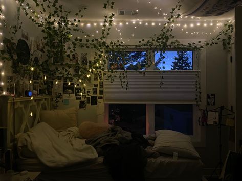 Gloomy Room Decor, Dark Room Inspiration, Fairy Lights Decor Bedroom, Bedroom With Fairy Lights, Lights Bedroom Decor, Fairy Lights For Bedroom, Hanging Fairy Lights, Fairy Lights Decor, Dream Bedroom Inspiration