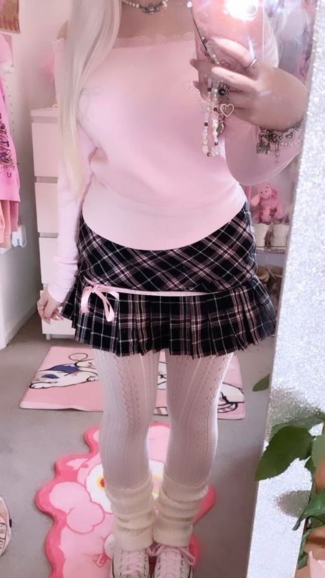 Cute Outfits Pink Aesthetic, Simple Kawaii Outfits, Dollete Outfits, Pastel Skirts, Chubby Girl Outfits, Kawaii Outfit Ideas, Dolly Fashion, Preformance Outfits, Kawaii Fashion Outfits