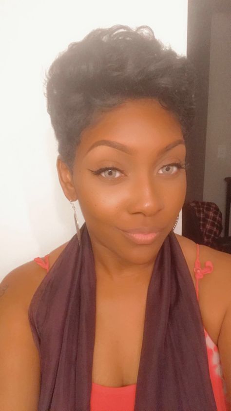 Short black hair pixie cut Anita Baker Haircut Styles, Anita Baker, Rita Ora Short Hair Bobs, Anita Baker Haircut Styles 2022, Cute Pixie Cuts, Trendy Short Haircuts, Short Pixie Cut, Sassy Hair, Short Pixie