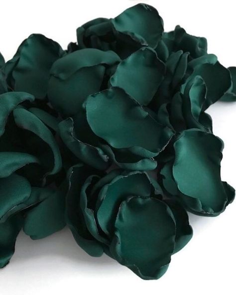 Flower Girl Petals, Dark Green Aesthetic, Slytherin Aesthetic, Wedding Petals, Wedding Table Decor, Green Rose, Color Textures, Green Aesthetic, Pantone Color