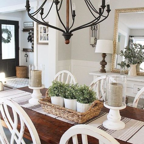 85 Creative farmhouse decorating ideas for interiors that will amaze you | My desired home Små Rum Lidt Plads, Farmhouse Style Dining Room, Farmhouse Table Setting, Koti Diy, Farmhouse Dining Rooms Decor, Gorgeous Farmhouse, Kitchen Table Centerpiece, Dining Room Centerpiece, Farmhouse Dining Room Table