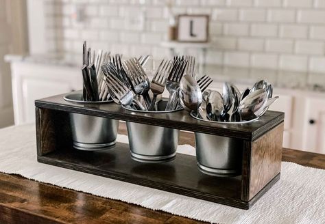 We know from experience just how messy silverware drawers can get. And whats more awkward than being a guest who can't find silverware? This solves both of those issues, with one simple hack. Countertop storage! Minimalist Centerpiece, Farmhouse Tabletop, Metal Buckets, Minimalist Farmhouse, Cook Book Stand, Party Table Settings, Countertop Storage, Entry Tables, Metal Bucket