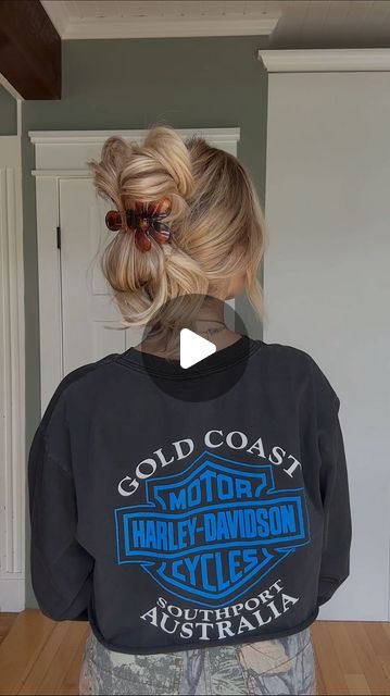 TORIE BLISS on Instagram: "Claw clip updo tutorial 🦋 𝖘𝖆𝖛𝖊 & try  Clip @shop.wanderlusthairco" Updos With Hair Clips, Octopus Clip Hairstyles, Braided Claw Clip Hairstyles, Updo With Clip, Claw Clip Updo, Clip Updo, Bulldog Clip, Updo Tutorial, Clip Hairstyles