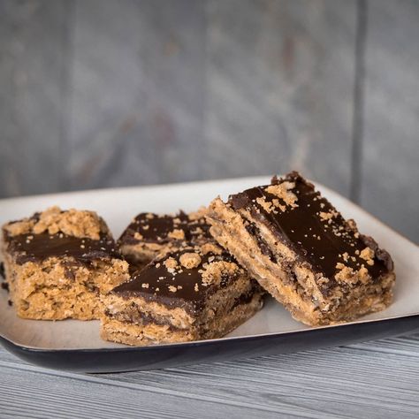 Butter Bar, Butter Bars, Peanut Butter Bars, Bakery Cafe, Pastry Chef, Cookie Bars, Chocolate Bar, Cookie Recipes, Peanut Butter