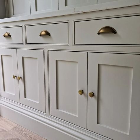 A Beaded frame can really accentuate a classic shaker door. The quartz, cup handles, and Cabinetry come together so well in this piece with… | Instagram Shaker Kitchen Cream, English Shaker Kitchen, Non Shaker Kitchen Cabinets, Beaded Shaker Cabinet Doors, Beaded Cabinets Kitchen, Kitchen Shaker Doors, Neutral Shaker Style Kitchen, Stone Shaker Kitchen, Light Green Shaker Kitchen