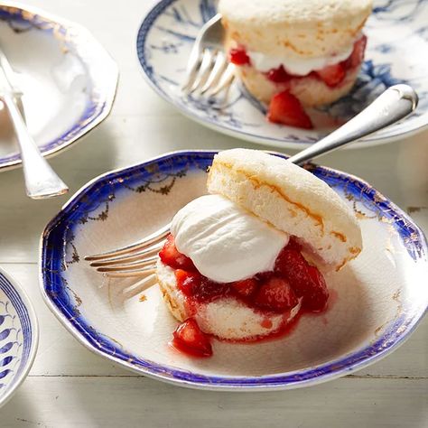 Strawberry Shortcake With Angel Food, Angel Food Cakes, Strawberry Angel Food Cake, Strawberry Cobbler, Strawberry Shortcakes, Mini Angel, Strawberry Dessert Recipes, Strawberry Shortcake Recipes, Shortcake Recipe