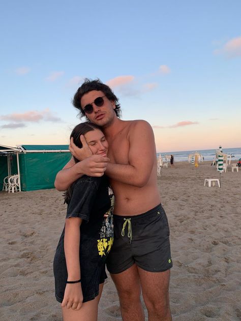 Older Brother And Sister Aesthetic, Beach Aestethic, Brother Sister Photos, Brother Pictures, Brother And Sis, Brother Photos, Big Brother Little Sister, Sibling Pictures, Siblings Goals