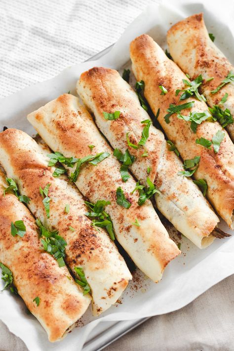 Easy to whip up and so delicious, these Musakhan Rolls are made with shredded chicken, caramelized onions, sumac and other spices. Serve them with a side of yogurt or tahini and it’s the perfect summer meal! The best part - you can make the filling a day or two in advance so you only have to assemble the pita bread and serve. #easydinner #weeknightmeals #middleeastern #shreddedchicken #palestiniancuisine Musakhan Rolls, Middle Eastern Recipes Arabic Food, Middle East Food, Syrian Food, Chicken Pita, Middle East Recipes, Summer Meal, Delicacy Food, Eastern Cuisine