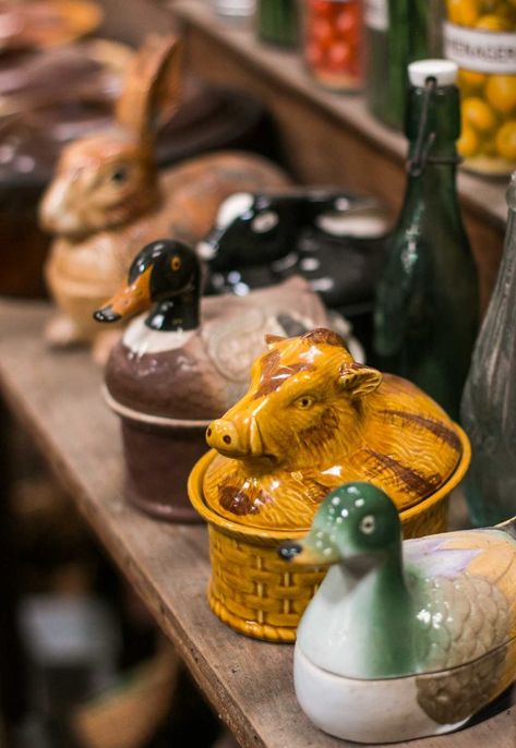 France Food, French Flea Market, Kitchen Objects, Market Table, Paris Flea Markets, Kitchenware Shop, Festive Dinner, Antique Fairs, Vintage Restaurant