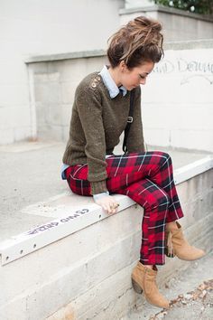 College Girl Fashion, Tartan Fashion, Tartan Pants, Plaid Shirts, Looks Street Style, Outfit Trends, Plaid Pants, Fall Winter Fashion, Mode Inspiration