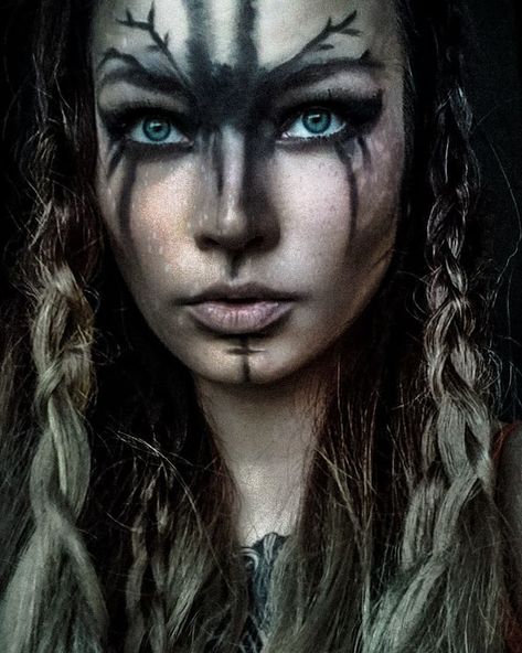 Sep 16, 2020 - 338 Likes, 9 Comments - Vikings/witches/druids/shamans (@ancient_spirit_reborn) on Instagram: “Follow: @beautifully_disruption _ _ _ _ #pagan #paganism #witch #viking #shaman #magic #wicca…” Viking Face Paint, Warrior Makeup, Halloween Smink, Viking Makeup, Vikings Halloween, Viking Warrior Woman, Viking Aesthetic, Viking Cosplay, Woman With Long Hair