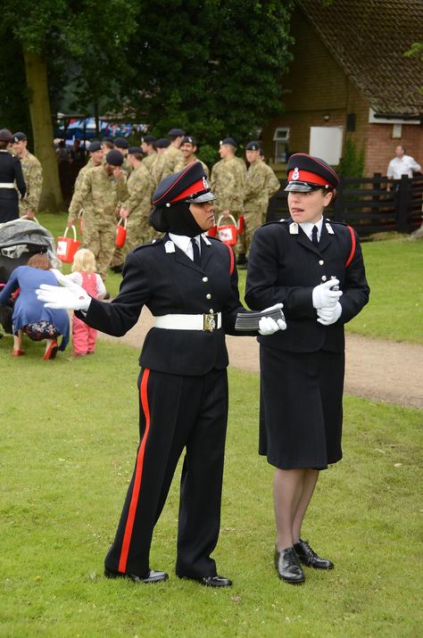 [1060x1600] Female Cadets graduate at Royal Military Academy Sandhurst- ThorGift.com - If you like it please buy some from ThorGift.com Royal Military Academy Sandhurst, Female Army Soldier, Guard Uniform, Academy Uniforms, Mess Kit, Female Marines, Royal Guard, Military Academy, Service Women