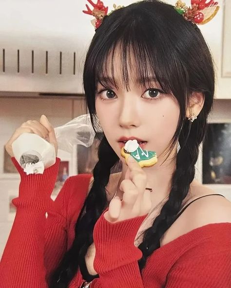 (1) Aespa - Karina : kpopfap Karina Christmas Icon, Christmas Kpop Pfp, Karina Christmas, Kpop Xmas, Aespa Christmas, Christmas Avatar, Christmas Kpop, Christmas Pfps, Kpop Christmas