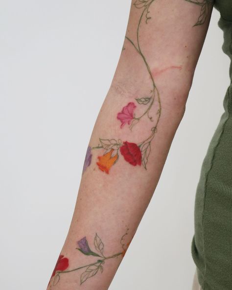 Book Floral Tattoo, Earthy Tattoos, Vine Tattoo, Floral Tattoos, Vine Tattoos, Hanging Vines, Next Tattoo, Dainty Tattoos, Hanging Flowers