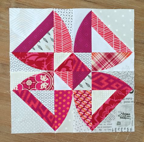 Twisted Blossom quilt block tutorial at Sew Kind of Wonderful Sew Kind Of Wonderful, Flower Quilts, Quilt Block Tutorial, Quilting Techniques, Patch Quilt, Mini Quilts, Small Quilts, Quilt Block Patterns, Quilting Tutorials