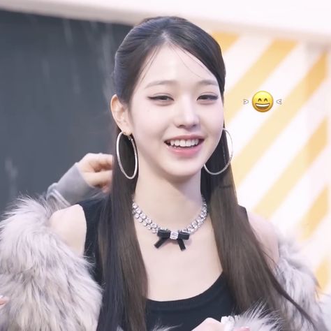 Wonyoung Tweety Bangs, Tweety Bangs, Wonyoung Laughing, Wonyoung Kitsch, Screenshot Icon, Gg Icons, Pink Vibes, Doll Face, Face Claims