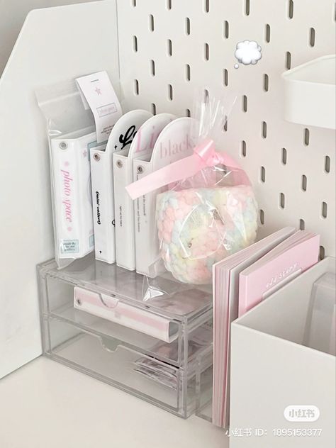 Pink Desk Decor, Dream Desk, Pink Desk, Desk Inspo, Desk Areas, Locker Room, Girly Room, Aesthetic Rooms, Cozy Room Decor