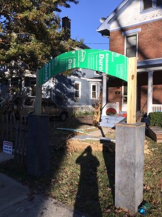 Halloween Graveyard Archway, Cemetery Entrance Design, Cemetery Sign Diy, Graveyard Archway Diy, Diy Halloween Cemetery Entrance, Halloween Cemetery Arch, Cemetary Archway Diy, Halloween Cemetery Columns Diy, Hocus Pocus Decorations Outdoor