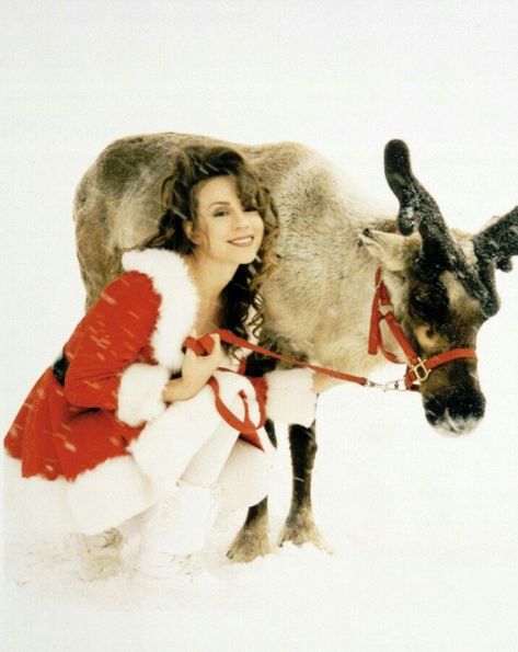 Merry Christmas Photoshoot, Mariah Christmas, Mariah Carey Merry Christmas, Mariah Carey Music, Mariah Carey Christmas, Mariah Carey 90s, Vintage Christmas Photos, Merry Christmas Images, Christmas Albums