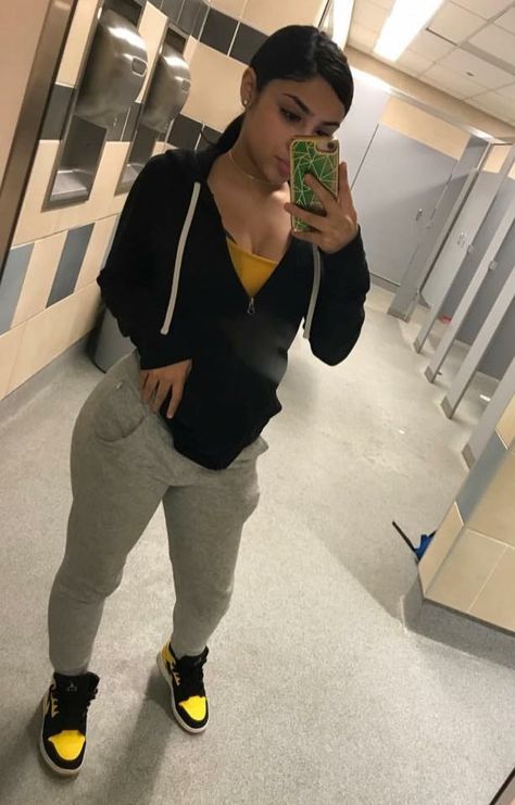 Baddie Outfits Grey Sweatpants, Outfit Ideas Black Sweatpants, Dope Fall Outfits, Grey Sweatpants Outfit, Outfits With Air Force Ones, Outfits Leggins, Material Gworl, Random Outfits, Skor Sneakers