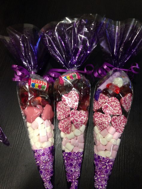 Wedding favours cadburys purple £1.50 each Floral Party Ideas, Quinceñera Invitations, Popcorn Party Favors, Purple Favors, Cadbury Purple Wedding, Marvel Wedding, Color Uva, Blue Wedding Favors, Purple Quince