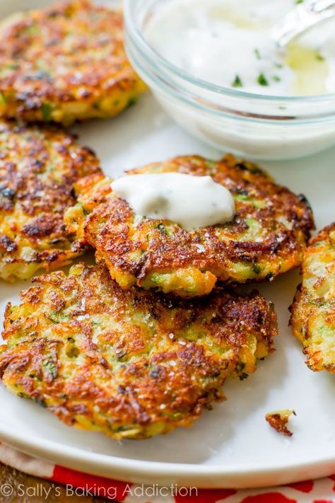 Dr Vegan, Courgette Fritter, Sweet Potato Fritters, Zucchini Boats, Zucchini Fritters, Fritter Recipes, Squash Recipes, Zucchini Recipes, Ww Recipes