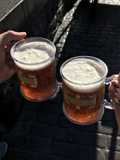 Butter Beer Aesthetic, Butterbeer Aesthetic, Harry James Potter Aesthetic, Harry Potter Butterbeer, Aesthetic Harry Potter, Disneyland Travel, Butter Beer, Harry Potter Girl, Hogwarts Dr