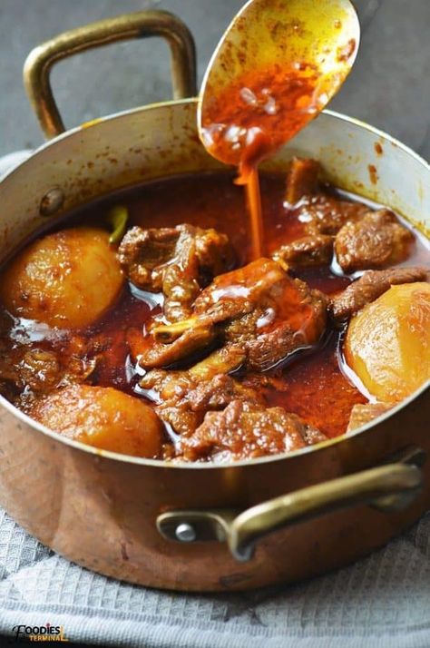 Aloo Gosht, Mutton Curry Recipe, Gosht Recipe, Meat And Potatoes, Crockpot Healthy, Mutton Recipes, Lamb Dishes, Recipes Crockpot, Goulash