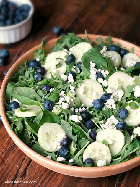 Blueberry Salad Recipes, Blueberry Salad, Salad Bar, Healthy Salads, Fresh Vegetables, Summer Salads, Delicious Salads, Soup And Salad, A Bowl