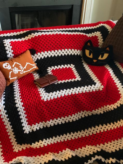 Red Crochet Blanket Ideas, Crochet Red Blanket, Crochet Red And Black Sweater, Horror Crochet Blanket Pattern, Red Black Crochet Blanket, Red And Black Plaid Crochet Blanket, Red Blanket, Different Shades Of Red, Fall Knitting