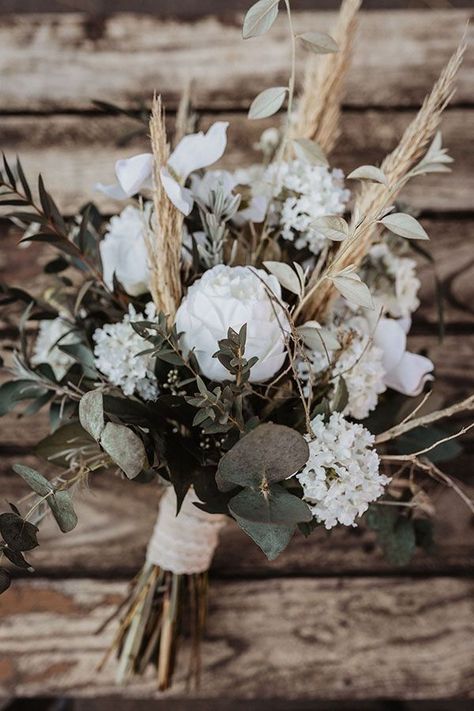 Flowers And Greenery, Bridal Flowers, Flower Bouquet Wedding, Future Wedding, Boho Wedding, Bridal Bouquet, Wedding Inspo, Outdoor Wedding, Fall Wedding