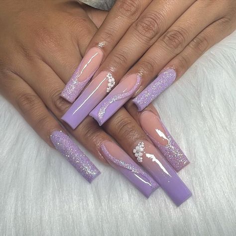 18th Birthday Nails Purple, Lilac Baddie Nails, Lavender Baddie Nails, Purple Birthday Nails Butterfly, Lavender Prom Nails Acrylic, Lilac Silver Nails, Lilac Purple Nails Acrylic, Lilac Quince Nails, Classy Baddie Nails Acrylic