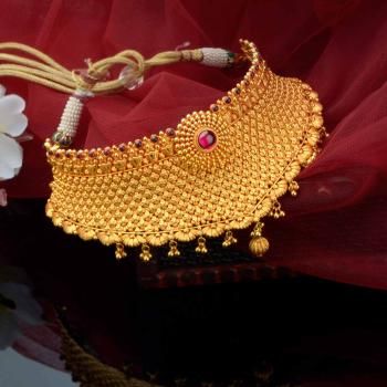 Gold Chocker Necklace, Indian Gold Necklace Designs, Dainty Pendant Necklace, Choker Necklace Designs, Antique Gold Jewelry Indian, Choker Designs, Gold Mangalsutra Designs, Bridal Choker, Gold Necklace Indian Bridal Jewelry